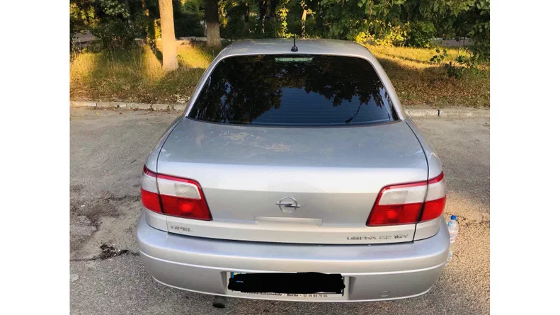 Opel Omega 2000 - 9