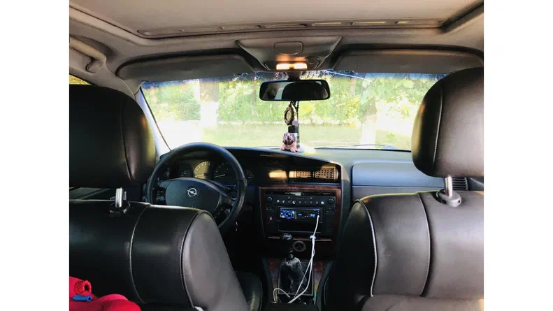 Opel Omega 2000 - 16