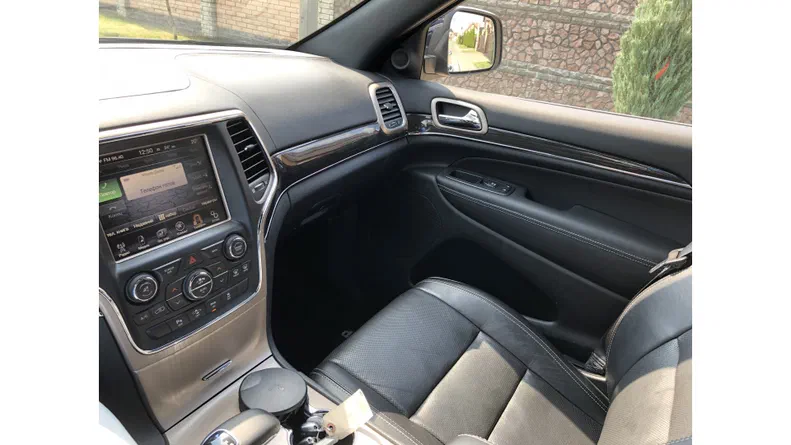 Jeep Grand Cherokee 2013 - 12