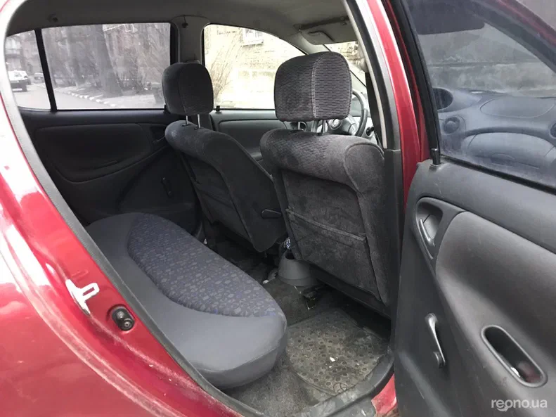 Toyota Yaris 2001 - 5