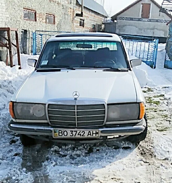 Mercedes-Benz W124 1984