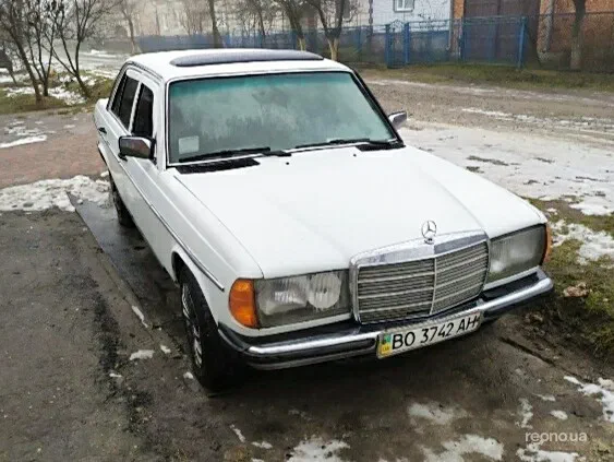 Mercedes-Benz W124 1984