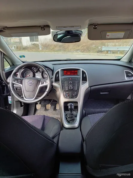 Opel Astra J 2011
