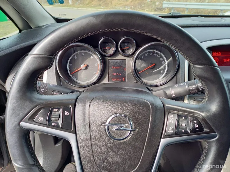 Opel Astra J 2011