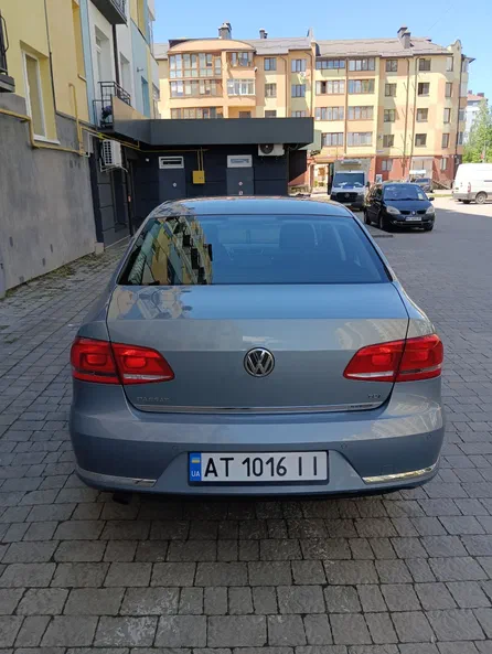 Volkswagen Passat 2011 - 12