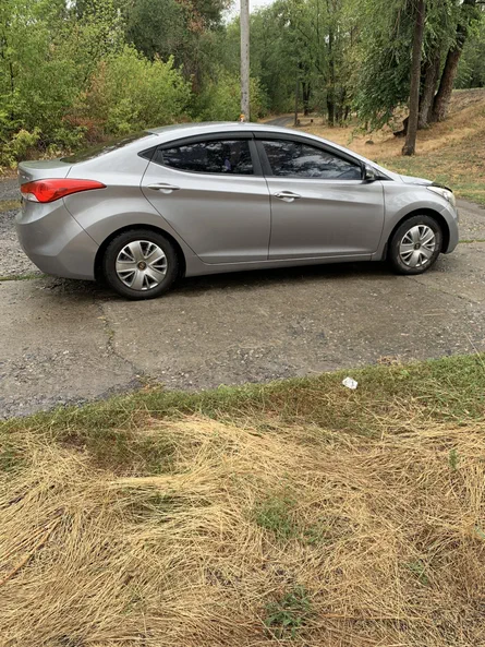 Hyundai Elantra 2012