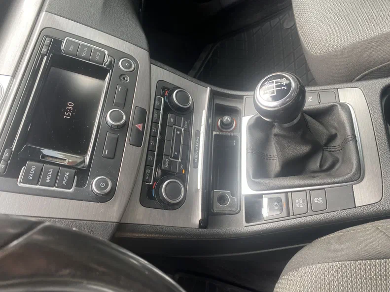 Volkswagen Passat 2011 - 9