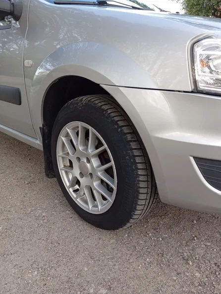 Dacia Logan 2011 - 14