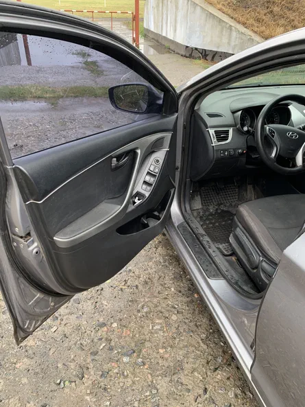 Hyundai Elantra 2012