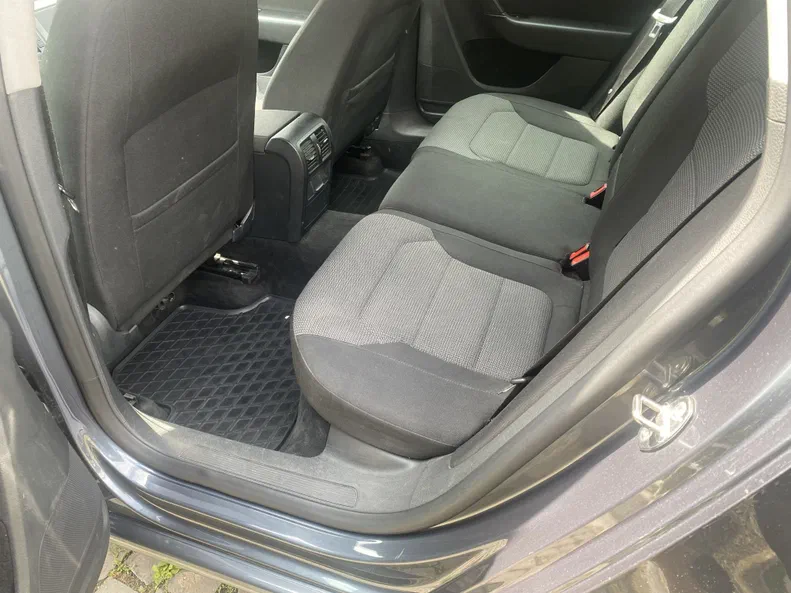 Volkswagen Passat 2011 - 12