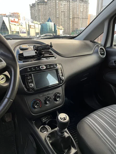 Fiat Punto 2011 - 16