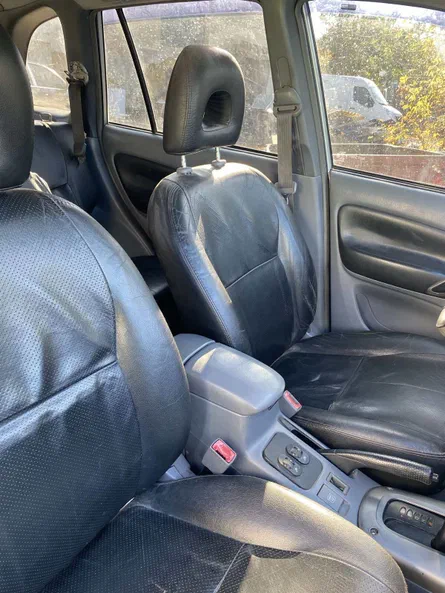 Toyota RAV4 2003 - 8