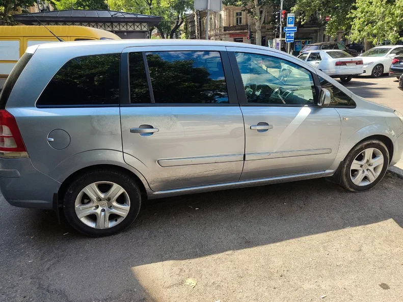 Opel Zafira 2010 - 14