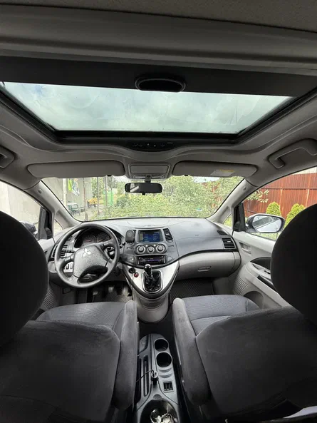 Mitsubishi Grandis 2005 - 6