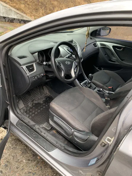 Hyundai Elantra 2012