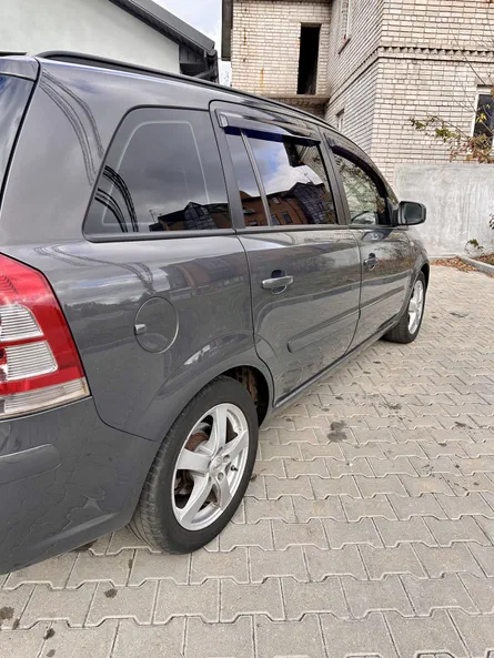 Opel Zafira 2013 - 11