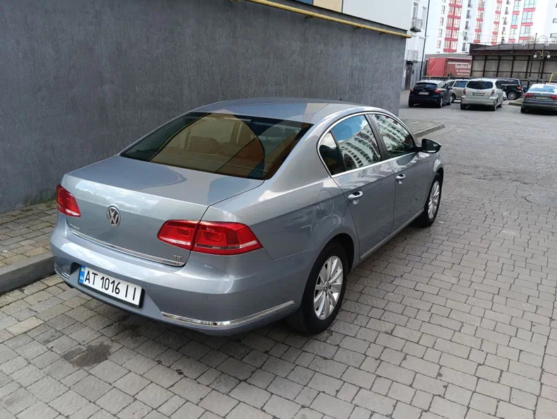 Volkswagen Passat 2011 - 13