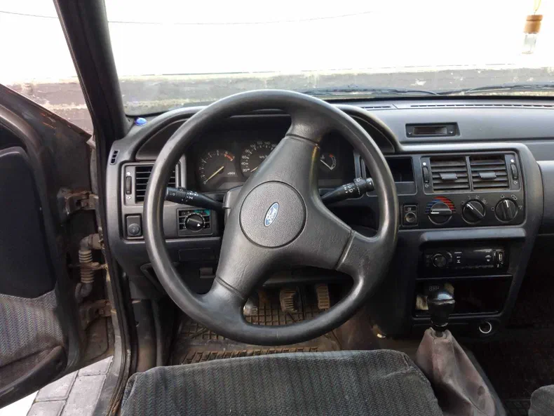 Ford Escort 1992 - 5
