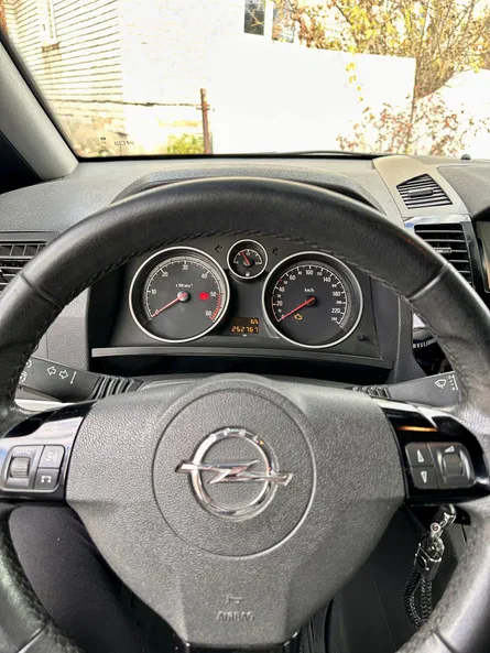 Opel Zafira 2013 - 17