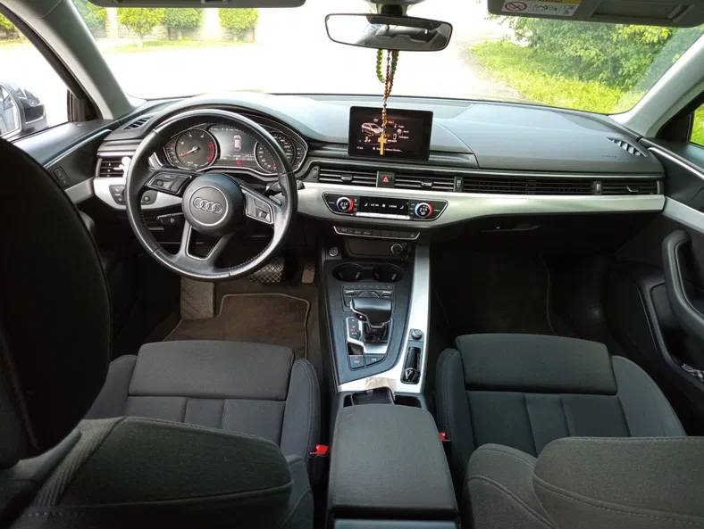 Audi A4 2017 - 16
