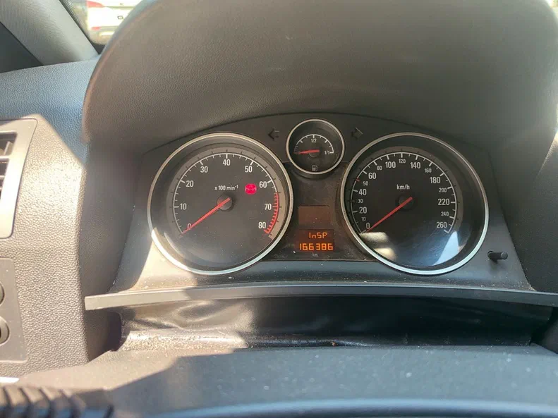 Opel Zafira 2010 - 13