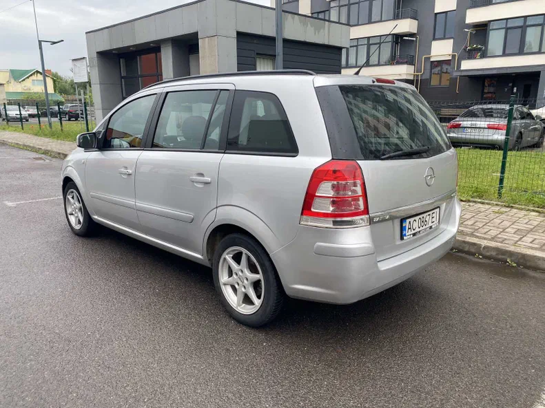 Opel Zafira 2011 - 10