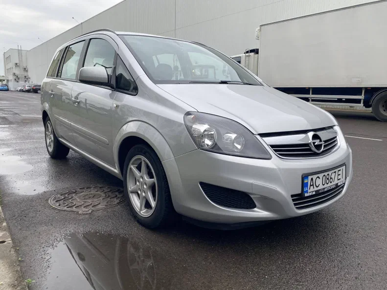 Opel Zafira 2011 - 12