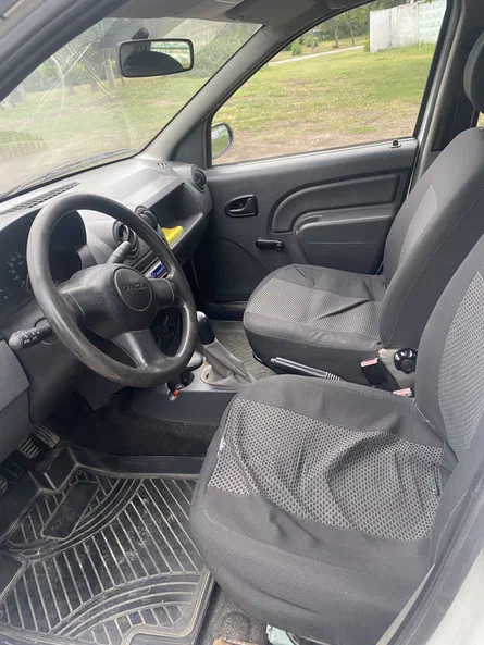 Dacia Logan 2006 - 4