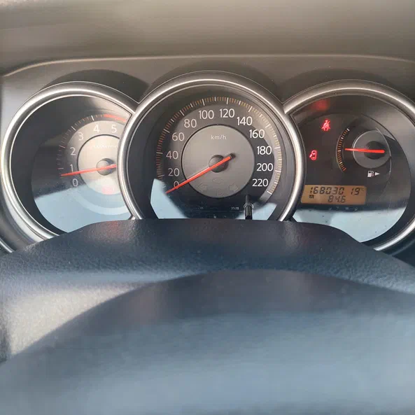 Nissan Tiida 2008 - 10
