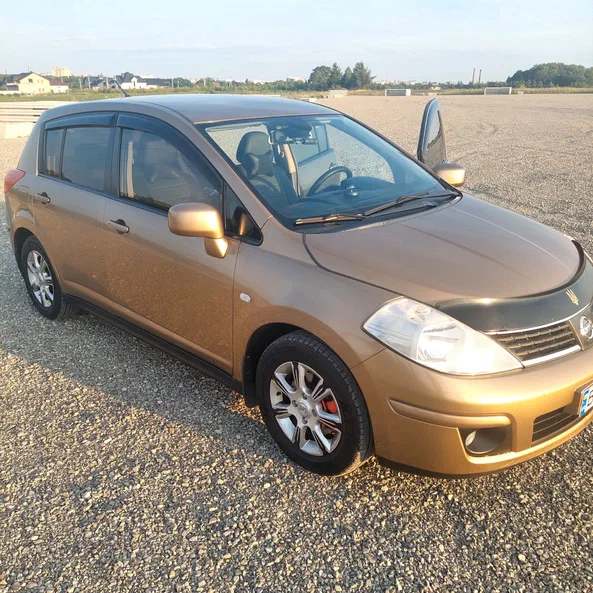 Nissan Tiida 2008 - 1