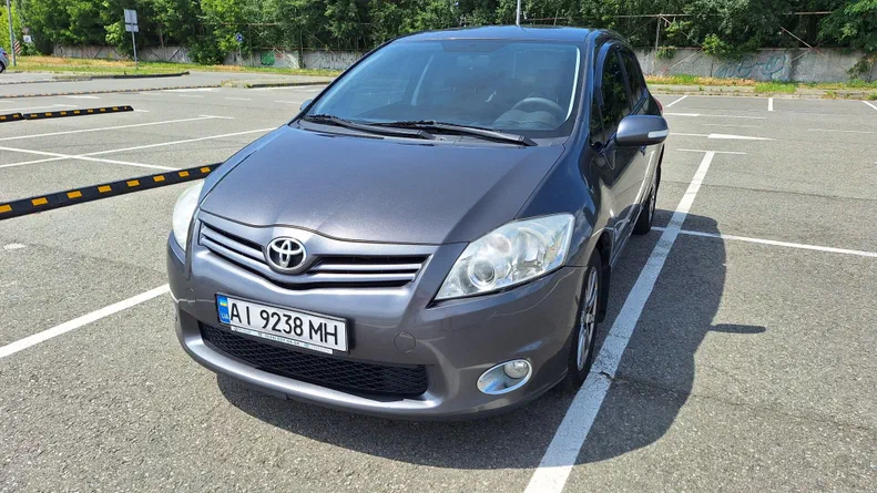 Toyota Auris 2011 - 1
