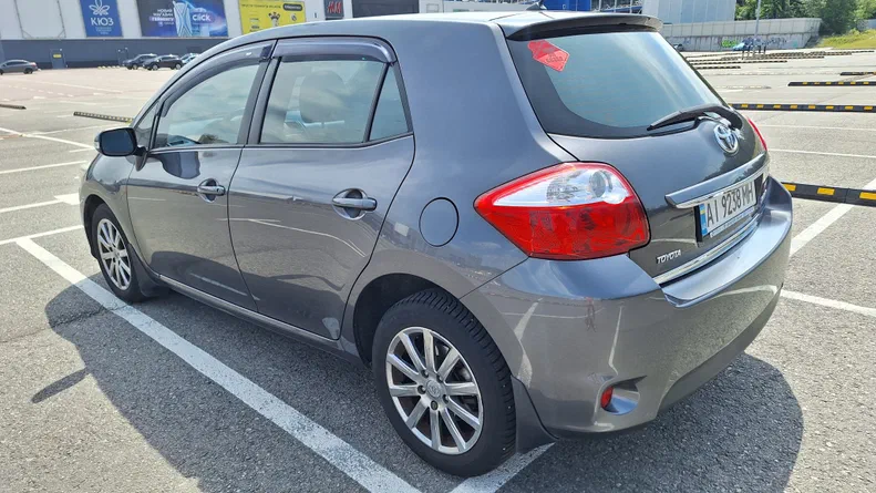 Toyota Auris 2011 - 4