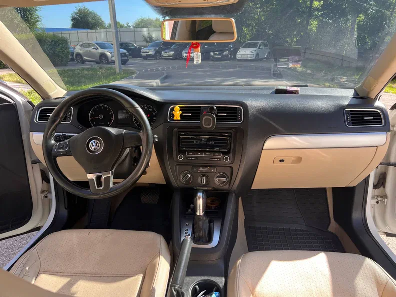 Volkswagen Jetta 2013 - 5