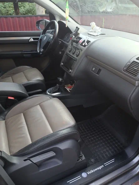 Volkswagen Touran 2010 - 1