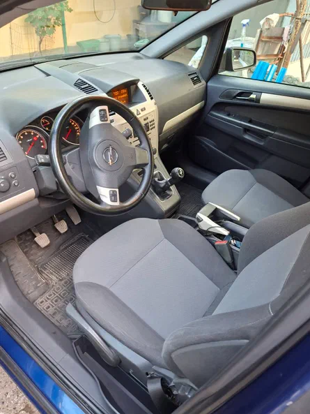 Opel Zafira 2008 - 1
