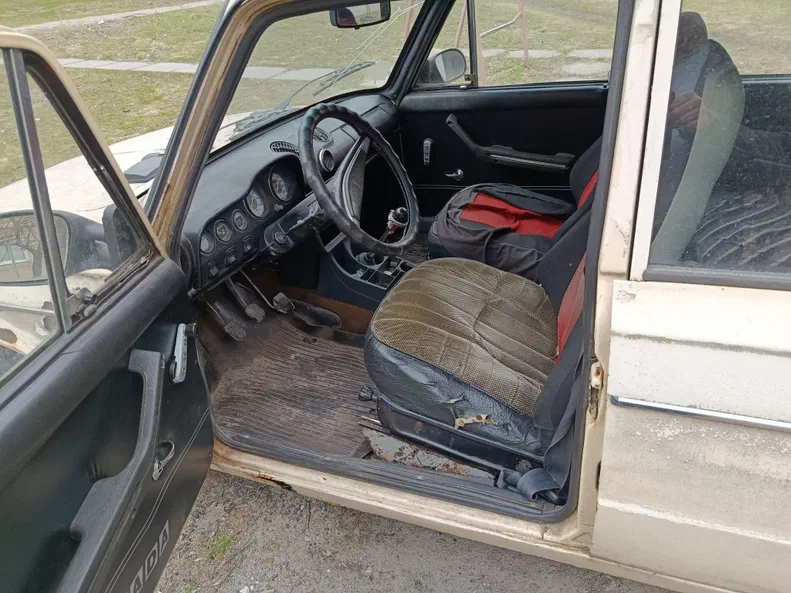 Lada (ВАЗ) 2106 1980 - 0
