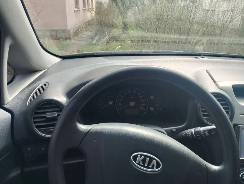 Kia Carens 2008 - 9