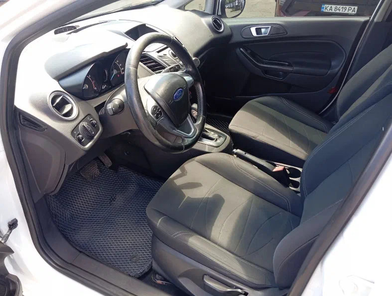 Ford Fiesta 2013 - 9