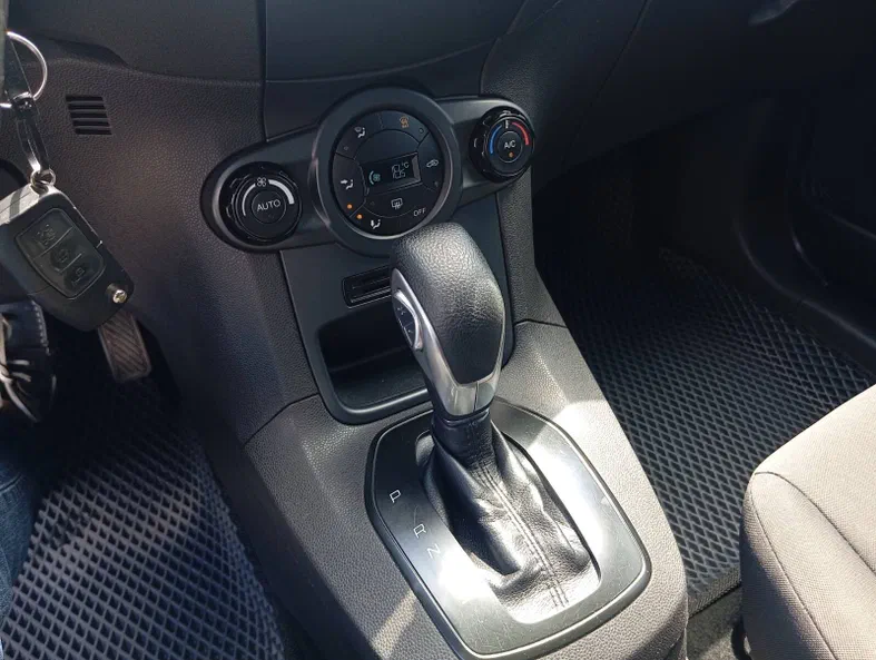 Ford Fiesta 2013 - 11