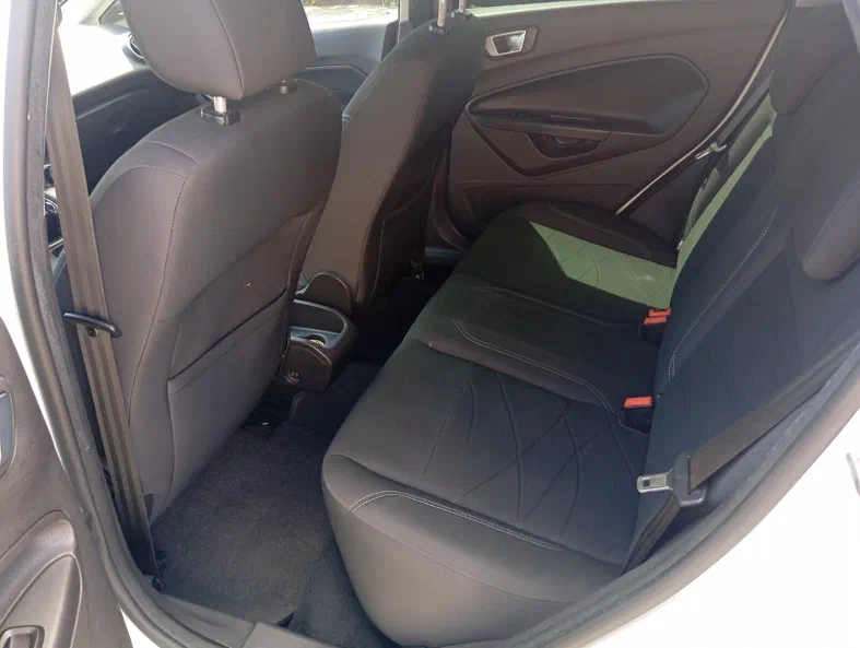 Ford Fiesta 2013 - 12