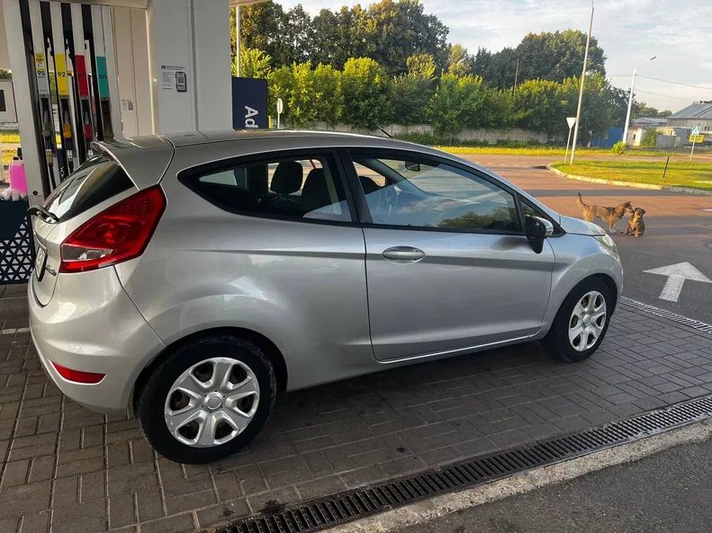 Ford Fiesta 2011 - 4