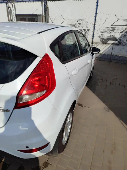 Ford Fiesta 2011 - 4
