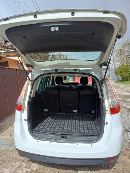 Renault Scenic 2011 - 3