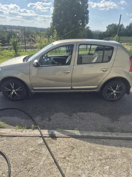 Renault Sandero 2011 - 1