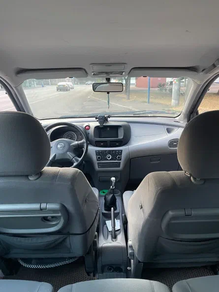 Nissan Almera Tino 2005 - 5