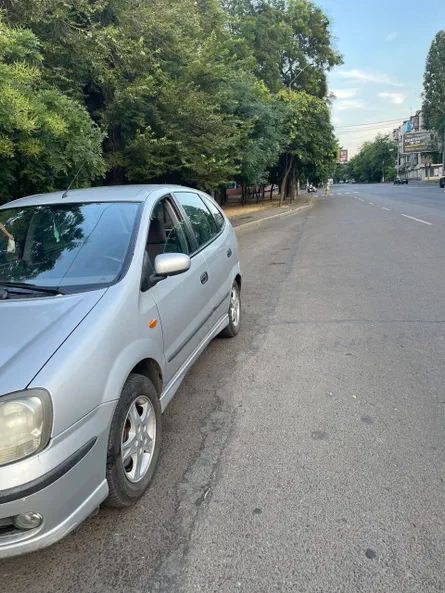 Nissan Almera Tino 2005 - 2