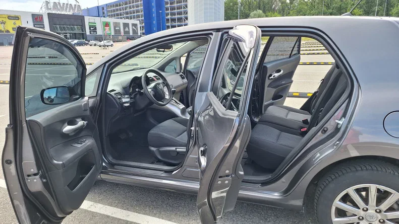 Toyota Auris 2011 - 16