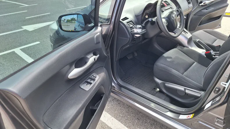 Toyota Auris 2011 - 17