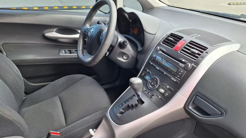 Toyota Auris 2011 - 13