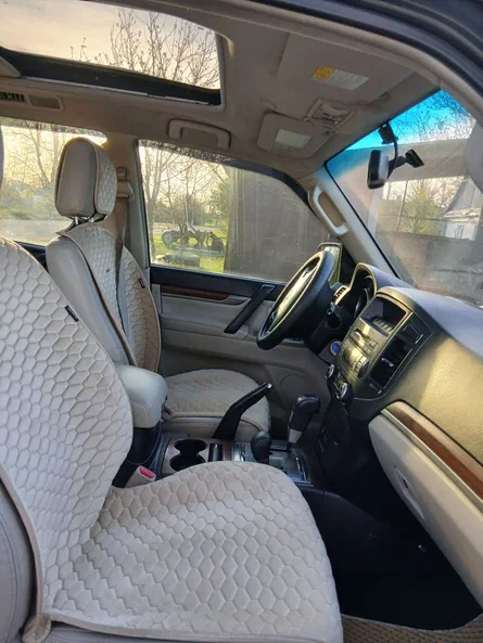 Mitsubishi Pajero 2008 - 9